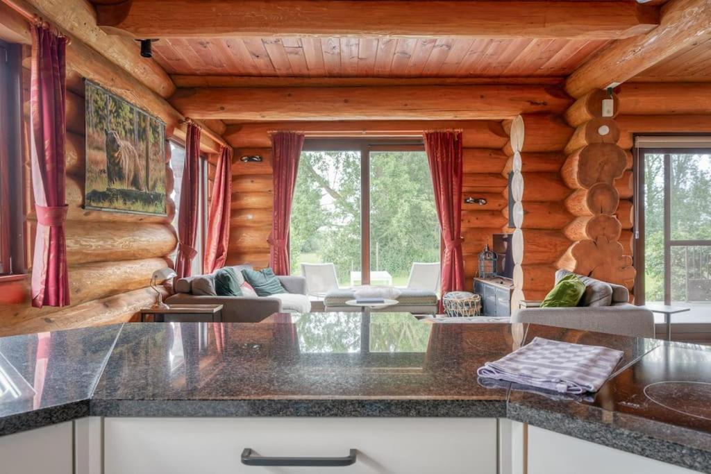 Cozy 4-Bedroom Chalet With Outdoor Spa In Zottegem Exterior photo