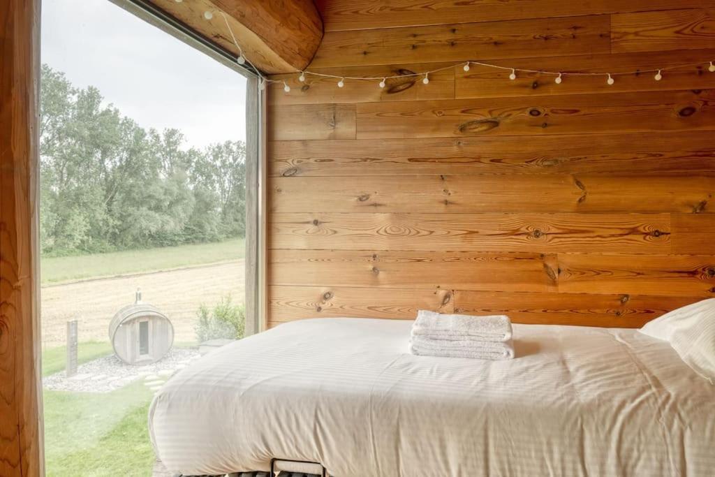 Cozy 4-Bedroom Chalet With Outdoor Spa In Zottegem Exterior photo