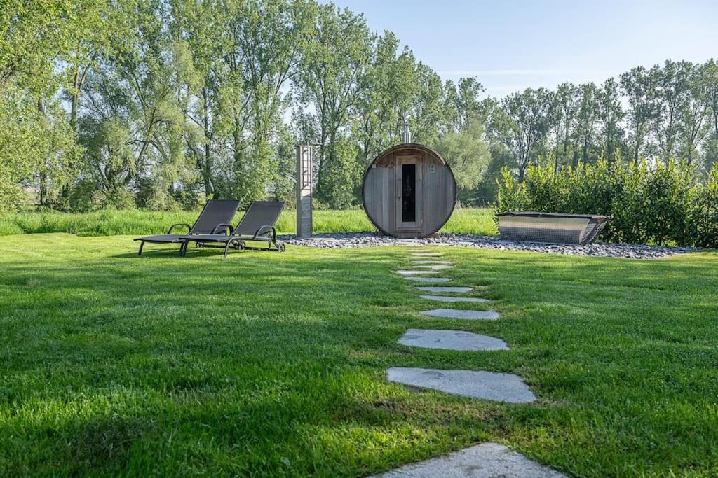 Cozy 4-Bedroom Chalet With Outdoor Spa In Zottegem Exterior photo
