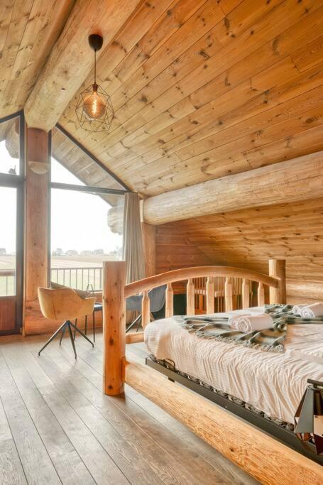 Cozy 4-Bedroom Chalet With Outdoor Spa In Zottegem Exterior photo
