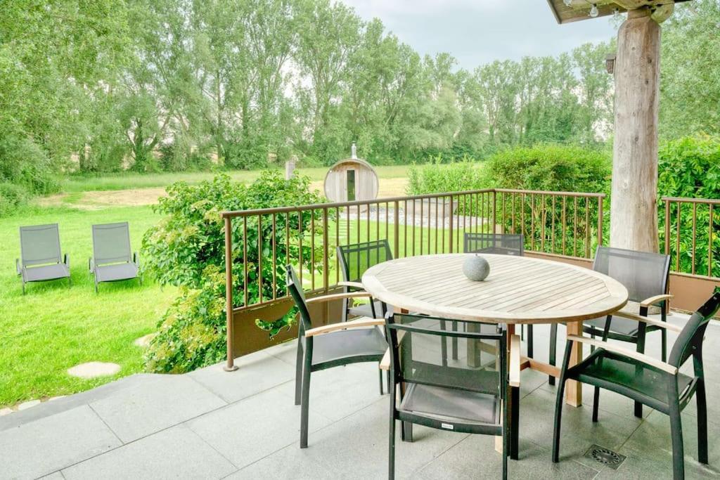 Cozy 4-Bedroom Chalet With Outdoor Spa In Zottegem Exterior photo